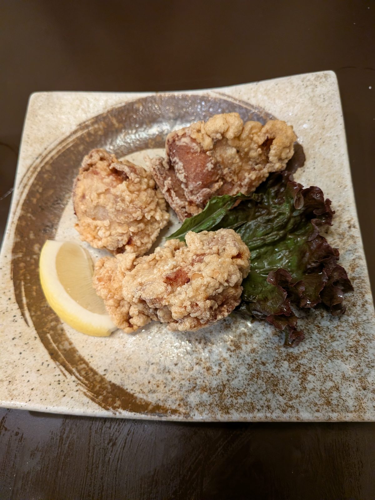 揚げたての唐揚げ。豊中の居酒屋まあさんの人気メニュー