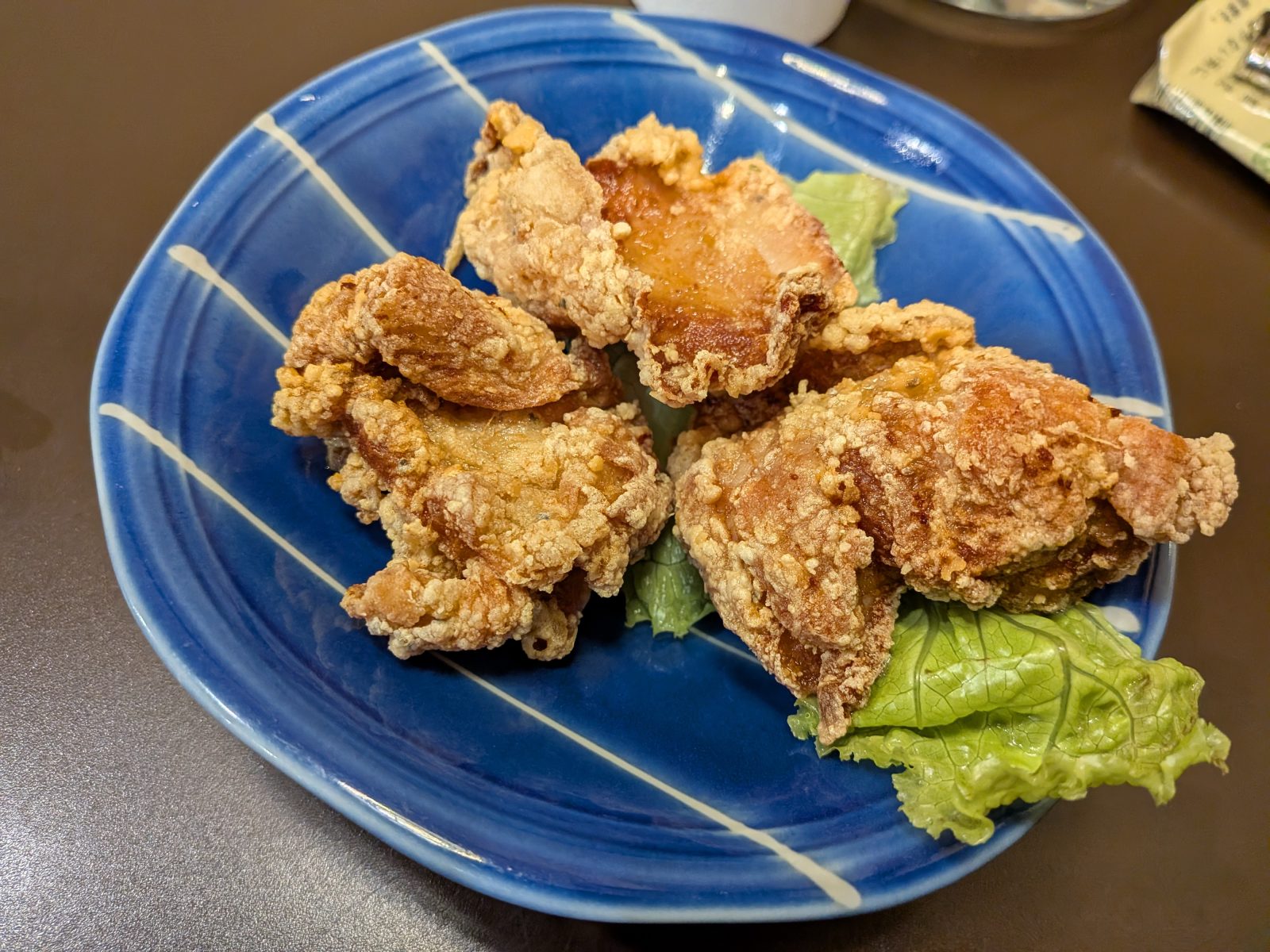 揚げたての唐揚げ。超炭酸ハイボールと合わせたい一皿